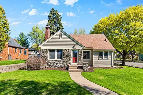 1341 Iowa Ave W, Falcon Heights, MN 55108