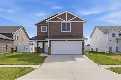 6824 Meadow View Dr S, Fargo, ND 58104
