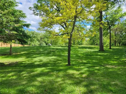 15509 Robinwood Dr, Minnetonka, MN 55345