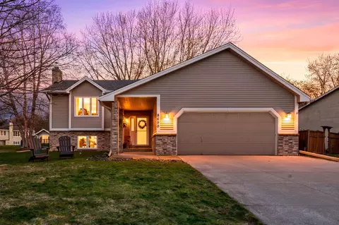 8690 Chanhassen Hills Dr N, Chanhassen, MN 55317