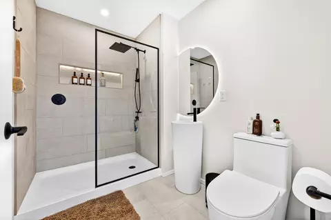 Bath - 2243 N Star Rd, Duluth, MN 55804 photo 4 of 6
