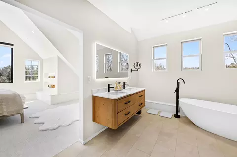 Bath - 2243 N Star Rd, Duluth, MN 55804 photo 1 of 6