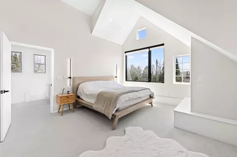 Bedroom - 2243 N Star Rd, Duluth, MN 55804 photo 4 of 5