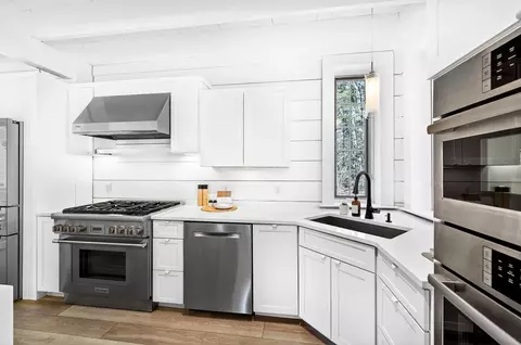 Kitchen - 2243 N Star Rd, Duluth, MN 55804 photo 4 of 4