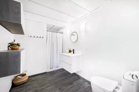 Bath - 2243 N Star Rd, Duluth, MN 55804 photo 6 of 6