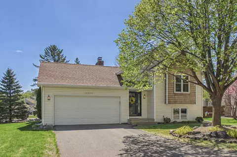 10211 Lee Dr, Eden Prairie, MN 55347