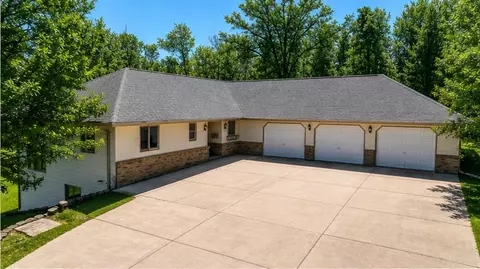 1012 Maple Ridge Ct NW, Bemidji, MN 56601