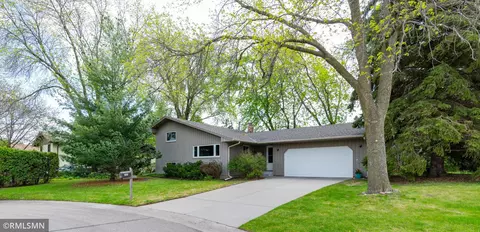 1874 Skillman Ave W, Roseville, MN 55113