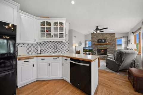 Kitchen - 4820 Echo Ct, Faribault, MN 55021 photo 3 of 7