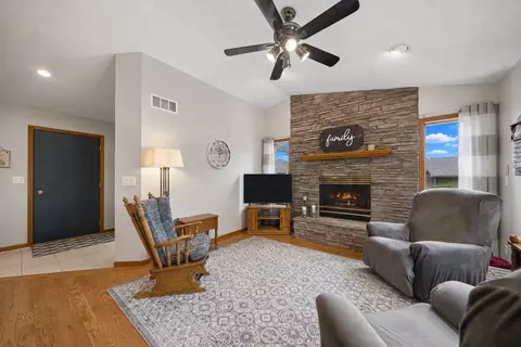 Living - 4820 Echo Ct, Faribault, MN 55021 photo 2 of 4