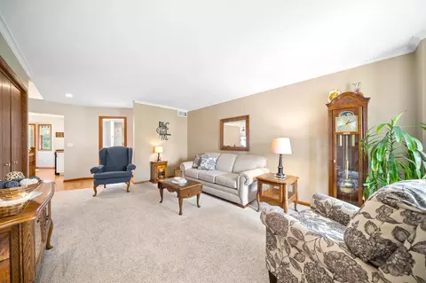 Living - 4820 Echo Ct, Faribault, MN 55021 photo 4 of 4
