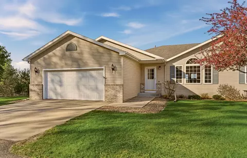 4414 Meadow Lakes Dr NW, Rochester, MN 55901