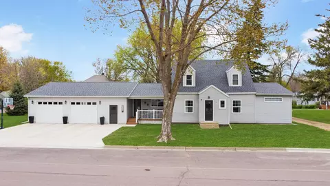 638 6th St, Westbrook, MN 56183