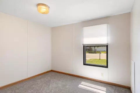 Bedroom - 2210 Sundet Ln, Faribault, MN 55021 photo 3 of 5