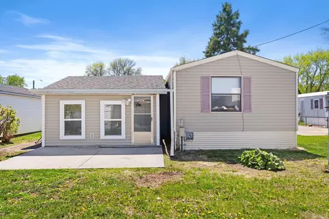 Exterior - 2210 Sundet Ln, Faribault, MN 55021 photo 4 of 5