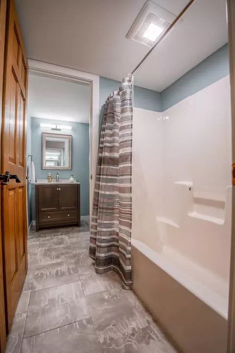 Bath - 5979 24th St NE, Willmar, MN 56201 photo 5 of 7