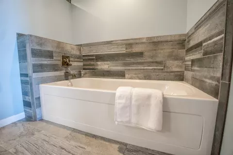 Bath - 5979 24th St NE, Willmar, MN 56201 photo 1 of 7