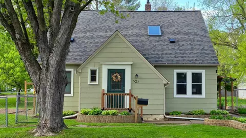 527 W Division St, River Falls, WI 54022
