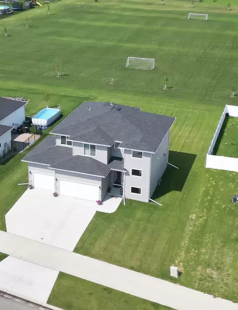 2828 12th St W, West Fargo, ND 58078