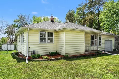 2042 Cottage Ave E, Saint Paul, MN 55119