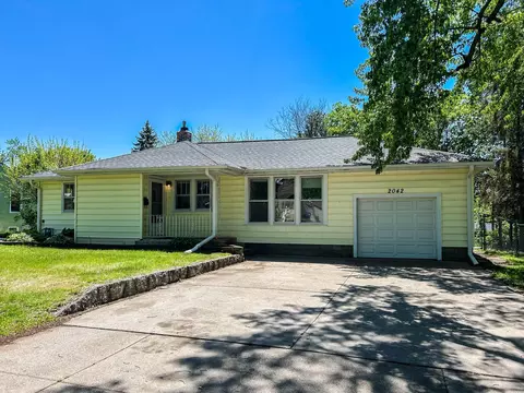 2042 Cottage Ave E, Saint Paul, MN 55119