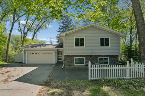 75 Pleasant Ln E, Excelsior, MN 55331