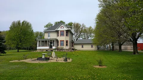 6321 County 11 Blvd, Kenyon, MN 55946