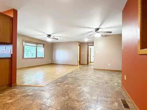 Living - 431 Spring St, Tracy, MN 56175 photo 4 of 8