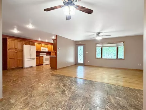 Living - 431 Spring St, Tracy, MN 56175 photo 6 of 8