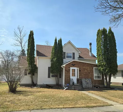 1011 10th St, International Falls, MN 56649