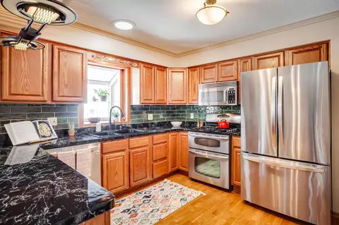 2722 Vale Crest Rd, Crystal, MN 55422