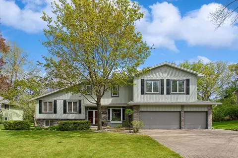 412 E 135th St, Burnsville, MN 55337