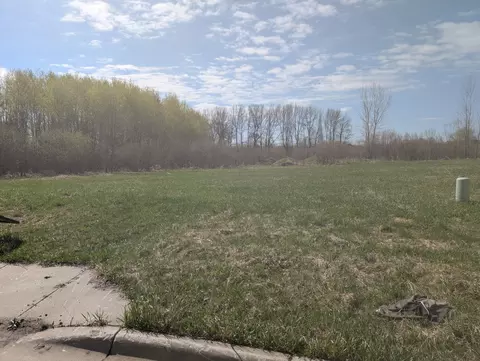 608 Knights Ct, Sartell, MN 56377