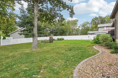 Exterior - 2067 Kings Rd, Eagan, MN 55122 photo 3 of 12