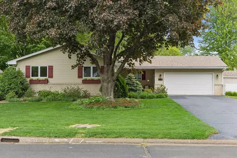 2124 Pleasant View Dr, New Brighton, MN 55112