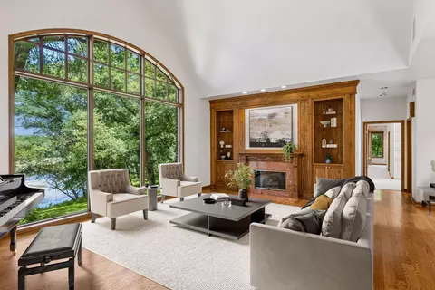 7 Mallard Ln, North Oaks, MN 55127
