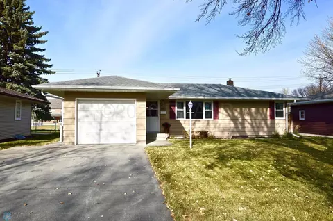 401 25th Ave N, Fargo, ND 58102