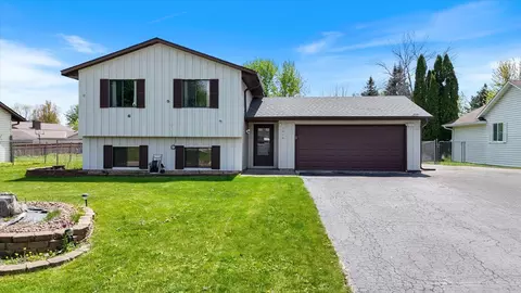 7916 Hallmark Way, Apple Valley, MN 55124