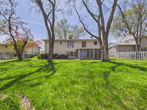 5212 W 70th St, Edina, MN 55439