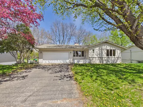 5212 W 70th St, Edina, MN 55439