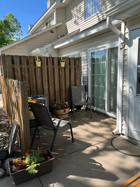 7026 19th St N #3, Oakdale, MN 55128