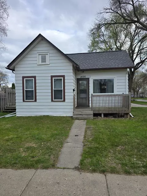1426 13th Ave S, Fargo, ND 58103