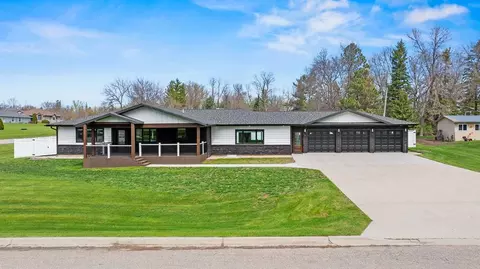 711 8th St W, Clear Lake, SD 57226