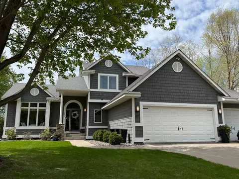 507 Owasso Hills Dr, Roseville, MN 55113