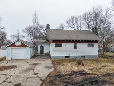 116 5th St NW, Mahnomen, MN 56557