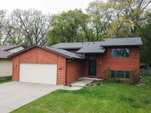 2273 6th St N, North Saint Paul, MN 55109