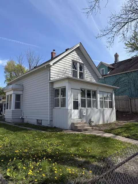879 Conway St, Saint Paul, MN 55106