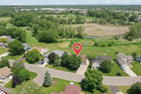 5461 Golfview Ave N, Oakdale, MN 55128