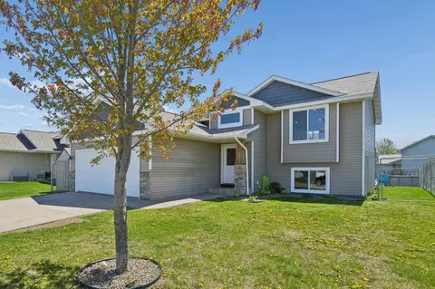 1314 Blue Jay Pl, New Richmond, WI 54017