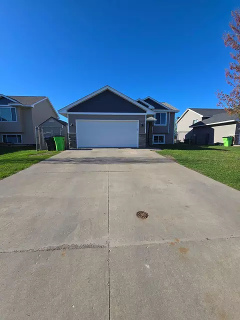 1314 Blue Jay Pl, New Richmond, WI 54017